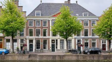De gevel van de duurste woning van Leiden.