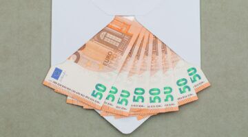 Geld, wat je krijgt na je eerste loonstrook van 2026.