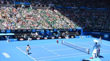 Een shot van het tennisveld tijdens een wedstrijd tijdens Australian open