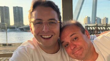 Christiaan Bauer op de foto met zijn vader Frans