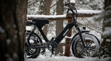 Een elektrische fiets in de sneeuw
