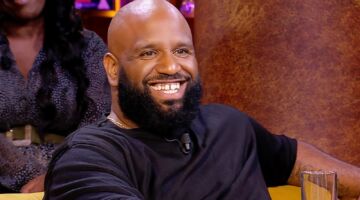 Willie Wartaal tijdens een interview