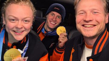 Xandra Velzeboer, Jens van 't Wout en YouTuber Kalvijn op de selfie