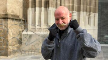 Francisco, huesvosfritosconpapas in actie in Sevilla