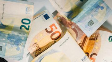 Geld, wat je meer moet betalen door het hogere eigen risico dat in de kabinetsplannen staat.