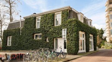 De buitenzijde van de luxe woning op Funda.