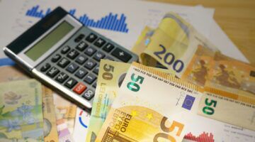 Geld, wat je nodig gaat hebben voor de hogere zorgpremie in 2030.