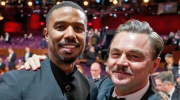 Twee acteurs die tijdens de Oscars 2026 dure horloges droegen.