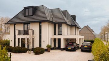 De voorkant van de eco-villa in Amstelveen.