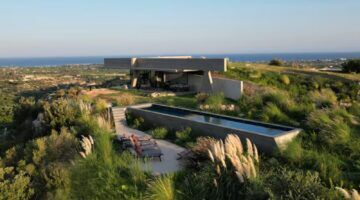 De buitenzijde van de Italiaanse villa.