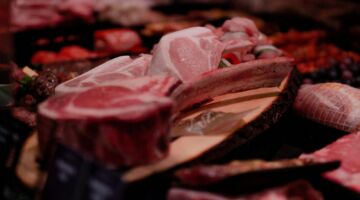 Een stuk vlees (waar ook vetoplosbare vitamines in zitten)