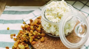 Cottage cheese met noten
