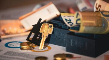 Huissleutel met geld