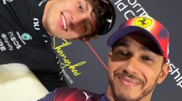 Een selfie van twee mannen.