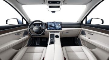 De binnekant van een auto van Seres