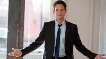 Mike Ross in een sc&egrave;ne van Suits