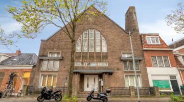 De oude kerk die op Funda staat.