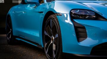 De zijkant van een Porsche