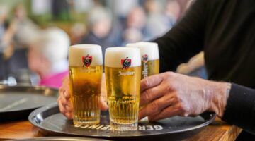 Een paar koude glazen bier