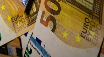 Geld, wat je krijgt via een AOW-uitkering.