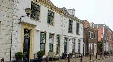 Een rijtje met woningen in Nederland.