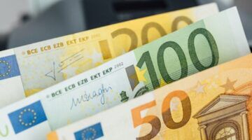 Geld, wat je meer zal moeten betalen aan je energiecontract, omdat deze duurder is geworden.
