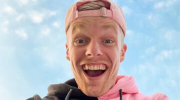 Enzo Knol, de YouTuber die een nieuwe, door Cars-ge&iuml;nspireerde Lamborghini heeft gekocht