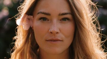 Geraldine Kemper in de behind-the-scenes-video van Pavo Couture