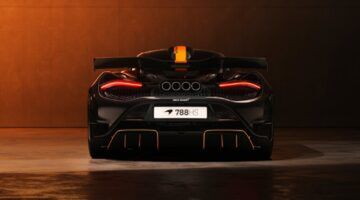 De achterzijde van de McLaren 788HS.