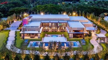 De buitenzijde van de villa in Florida.