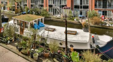 De woonboot in Amsterdam.