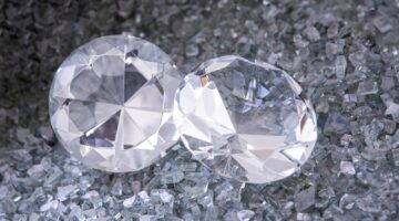Twee diamanten, die steeds goedkoper worden.