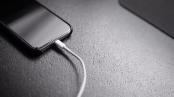 Kabel in telefoon.
