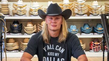 Erling Haaland met een hoed op in Amerika.