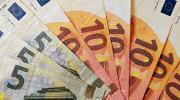Verschillende briefjes geld