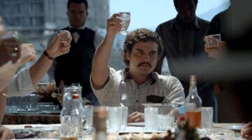 Stilbeeld uit "Narcos" (2015) met Wagner Moura