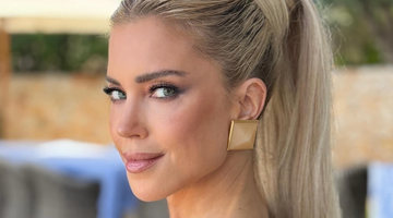 Sylvie Meis, de presentatrice die geniet van haar vakantie op Sardini&euml;.