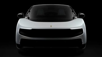 De voorkant van de elektrische Ferrari.