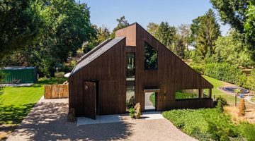De voorkant van de villa in Noord-Brabant.