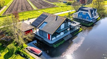 De villa aan het Braassemermeer.
