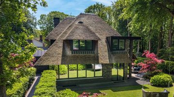 De buitenzijde van de exclusieve villa.