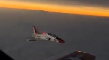 Hoe ziet een zonsverduistering eruit vanuit een vleigtuig?
