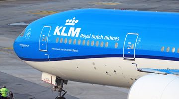 Een vliegtuig van KLM, het bedrijf dat zijn catering heeft aangepast.
