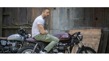 Ryan Reynolds nieuwe custom bike is een pareltje