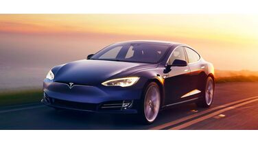 Tesla gaat voor de titel ‘snelste productie-auto ter wereld’