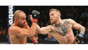 Conor McGregor wint van Eddie Alvarez met een knock-out