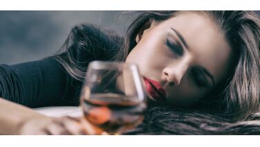 Vrouwen drinken anno 2016 net zo veel alcohol als mannen