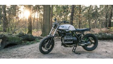 BMW K75s omgetoverd tot brute scrambler van Nederlandse bodem