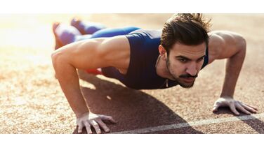 Door deze workout ga je 100 push ups kunnen in twee weken