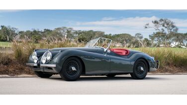 Deze 1953 Jaguar XK120 SE roadster is elegantie ten top